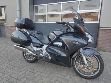 Honda ST1300 PAN EUROPEAN (2006) — foto 1