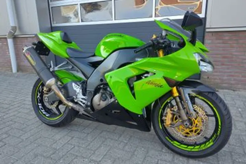 Kawasaki ZX 10R Ninja (2004)