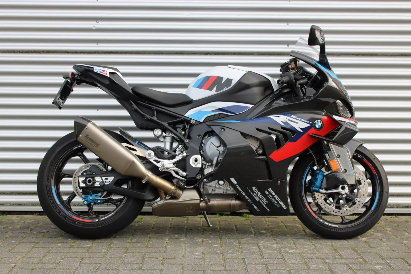 BMW M 1000 RR (2024) — foto 1