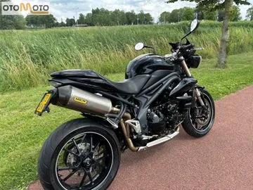 Triumph Speed Triple 1050 94 Edition (2016) — foto 1
