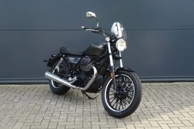 Moto Guzzi V9 Roamer (2019)