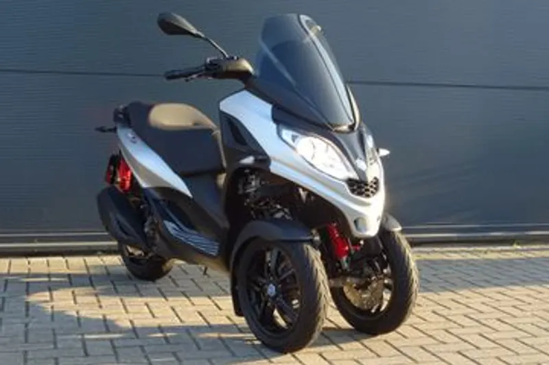 Piaggio MP3 300 HPE Sport (2023)