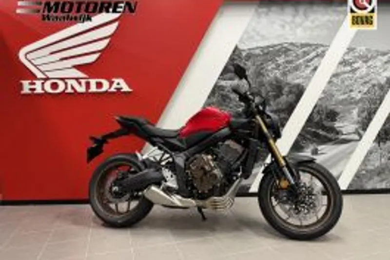 Honda CB 650 RACT E-Clutch (2026)