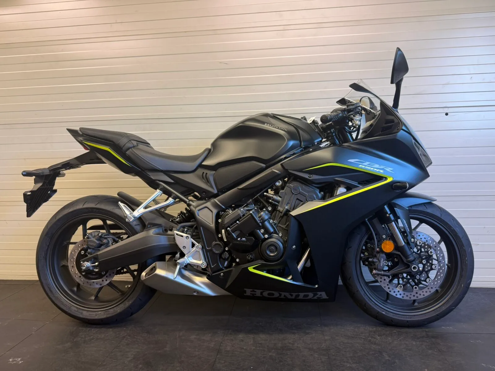 Honda CBR 650 R (0) — foto 1