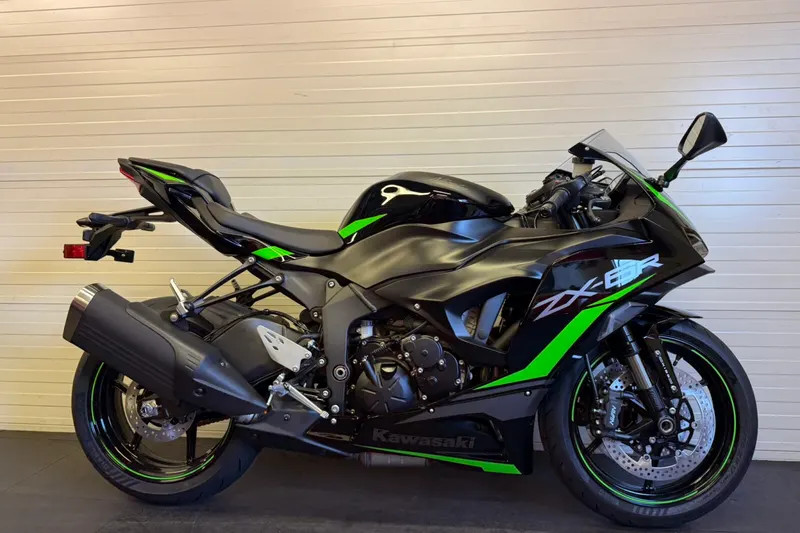 Kawasaki ZX6R (0)