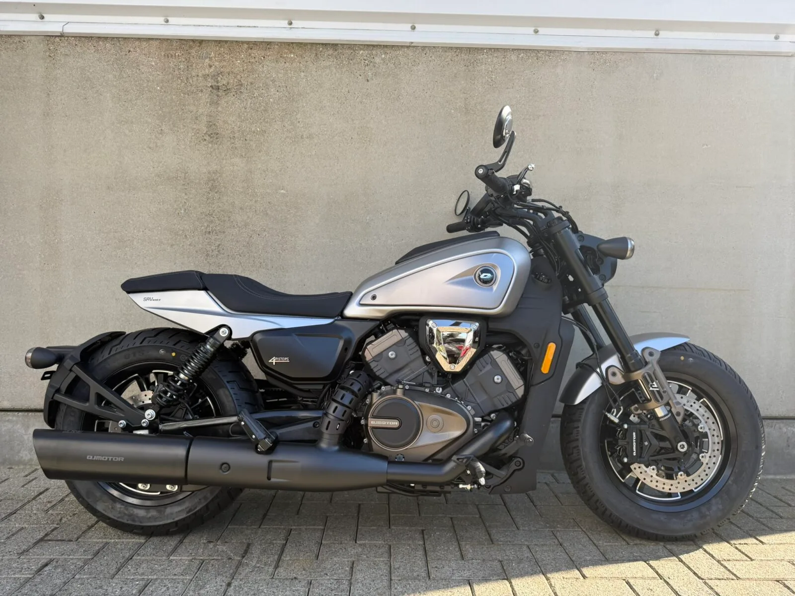 QJ Motor SRV 600 v4 (2026) — foto 1