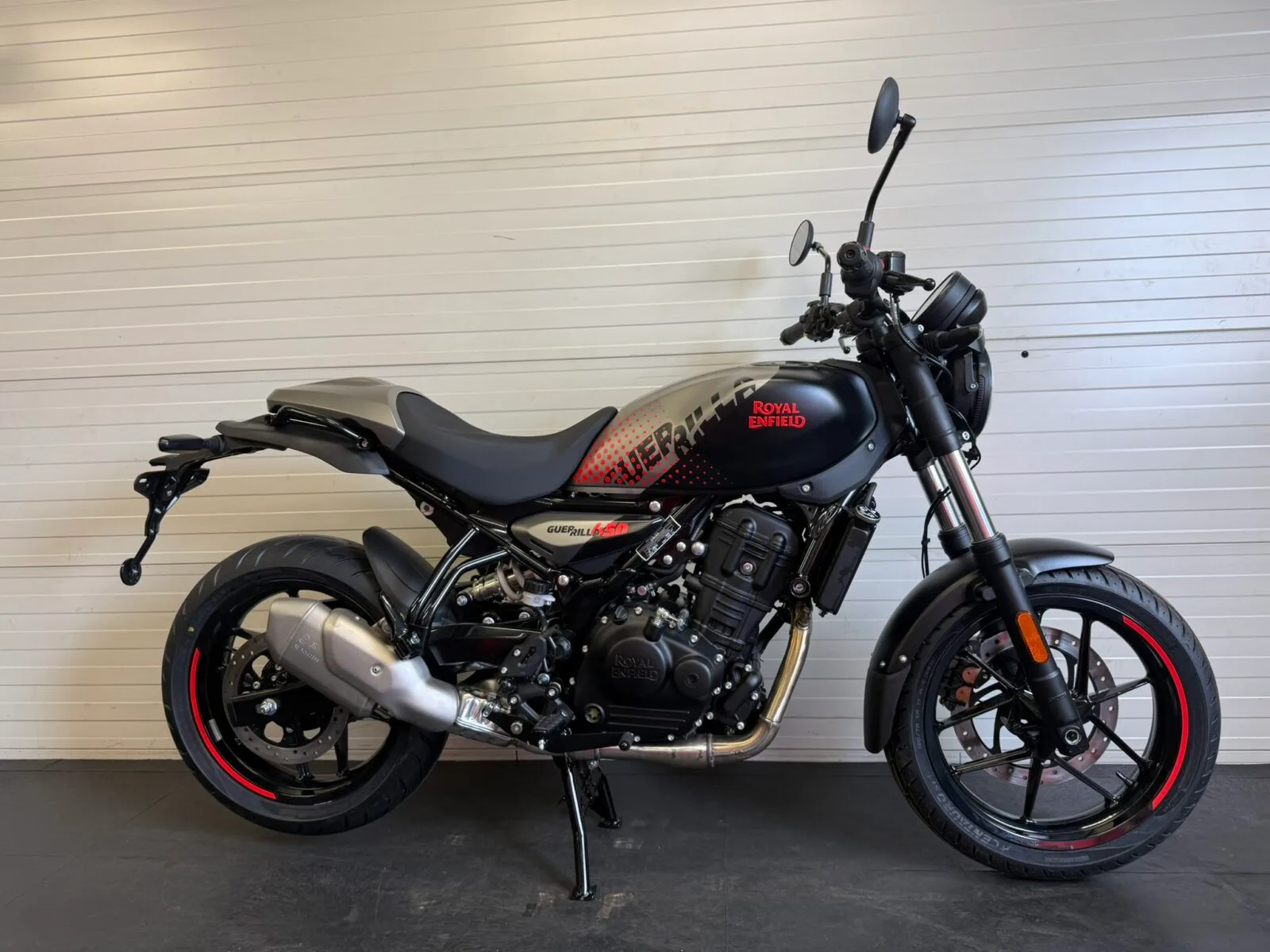 Royal Enfield Guerrilla 450 Apex (2026) — foto 1