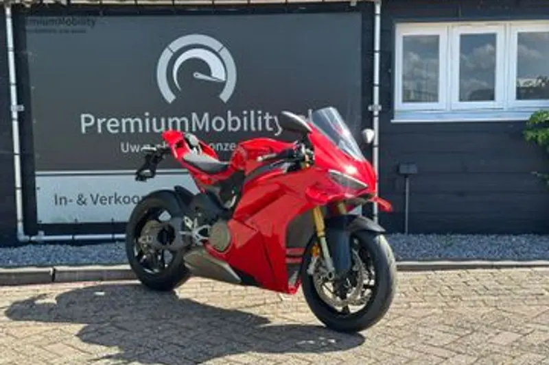 Ducati Panigale V4S (2024)