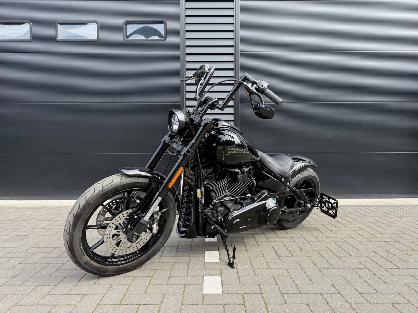 Harley-Davidson Chopper 117 FXLRST Low Rider ST11DKM (2022) — foto 1