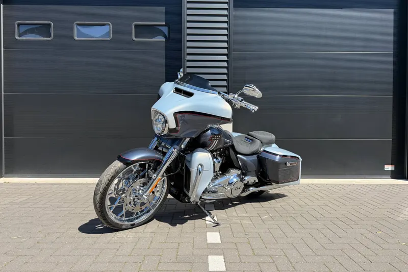 Harley-Davidson Tour 114 FLHXSE Street Glide (2017)