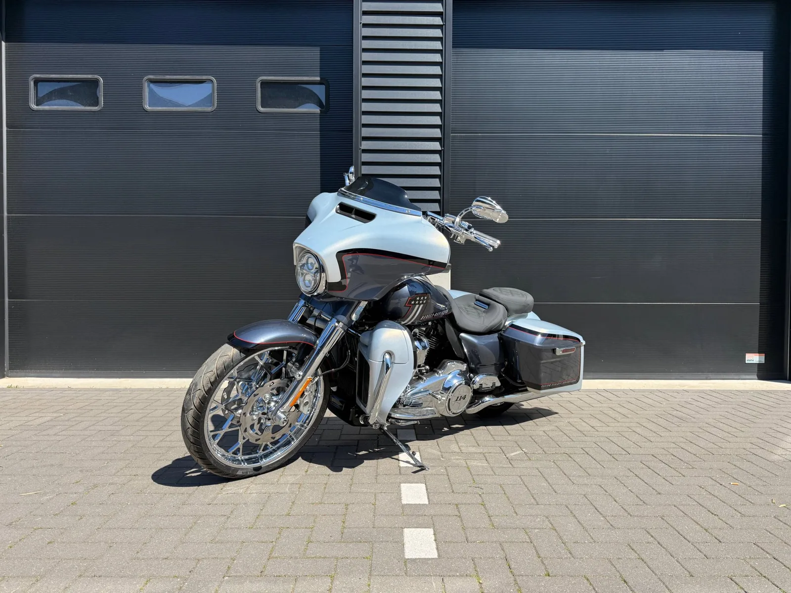 Harley-Davidson Tour 114 FLHXSE Street Glide (2017) — foto 1