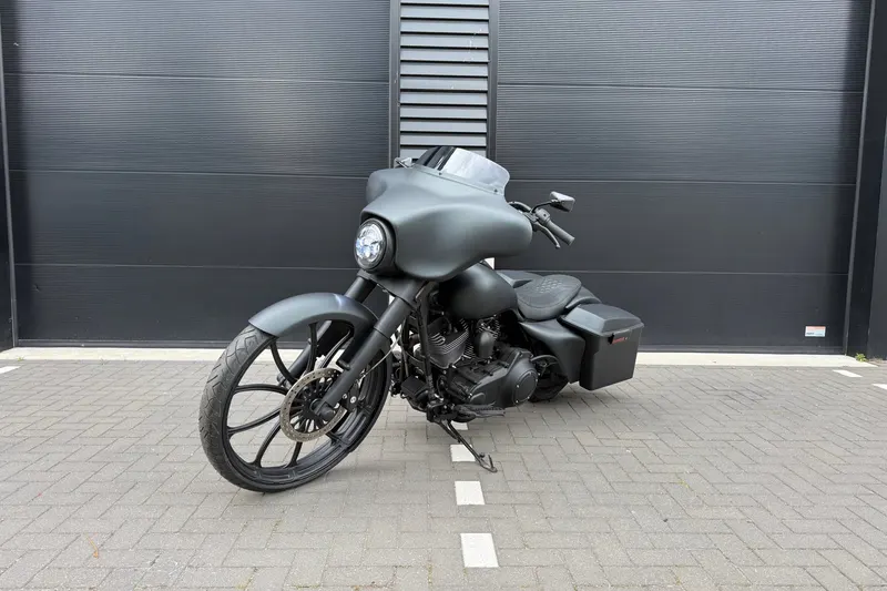Harley-Davidson Tour 96 FLHX Street Glide Baagger 26 inch full black BTW motor (2007)