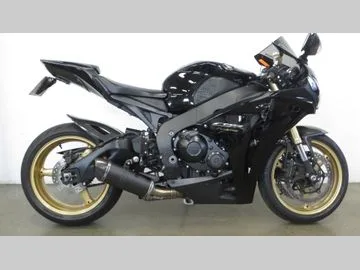 Honda CBR 1000 RR Fireblade (2010) — foto 1