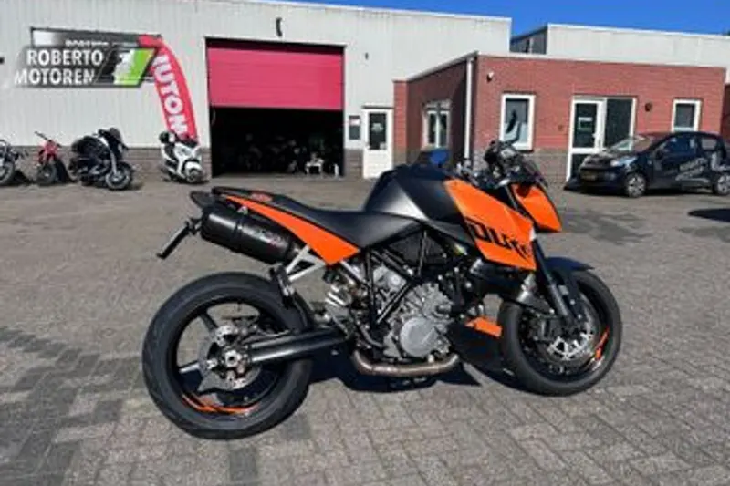 KTM MEGA NETTE 990 SUPER DUKE (2011)