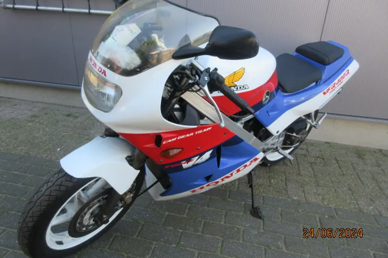 Honda VFR 400 NC24 (1988)