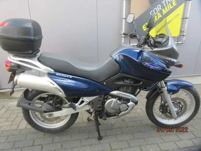 Suzuki XF 650 Freewind (1999) — foto 1