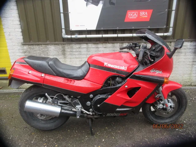 Kawasaki GPZ 1000RX (1986) — foto 1