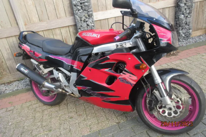 Suzuki GSX-R1100W (1995)