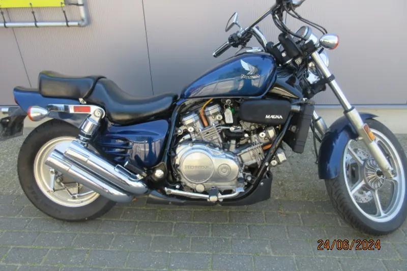 Honda Super Magna (1998)
