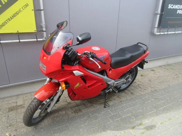 Honda NTV 650 Revere (1997) — foto 1