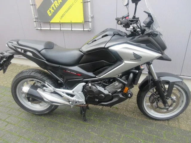 Honda NC750X (2016) — foto 1