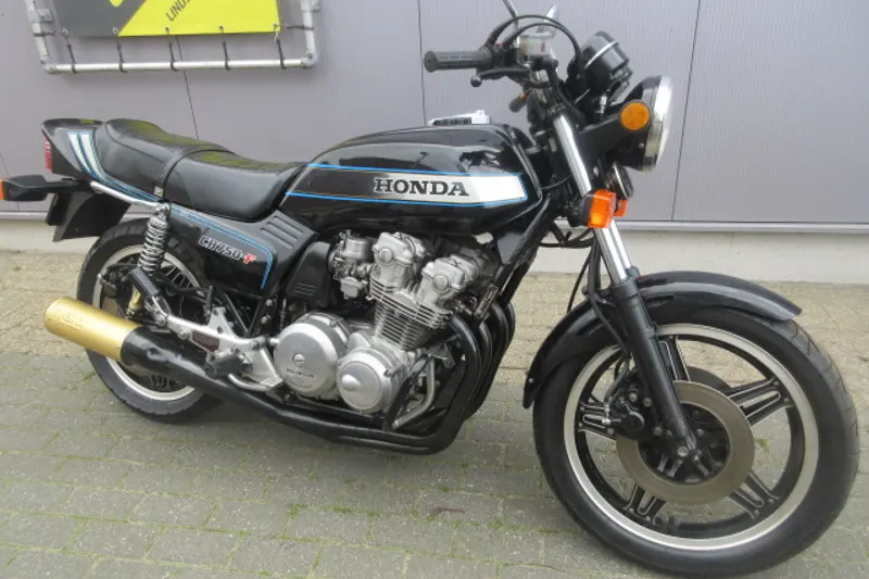 Honda CB750F (1982)
