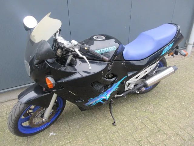 Suzuki GSX 750 F (1996) — foto 1