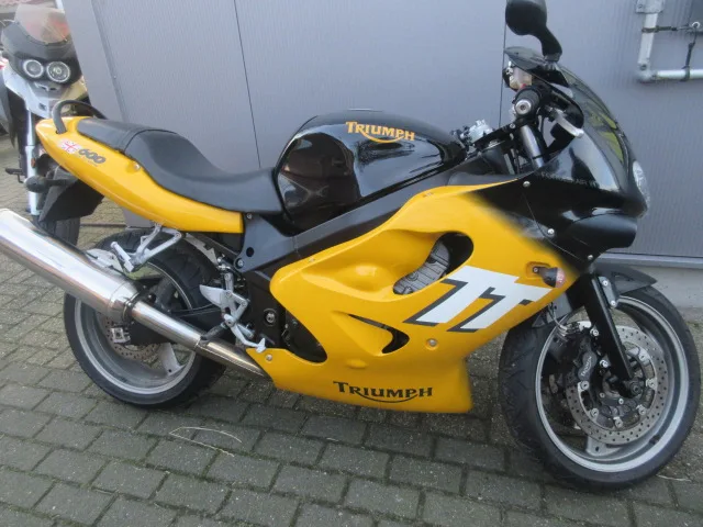 Triumph TT600 (2002) — foto 1
