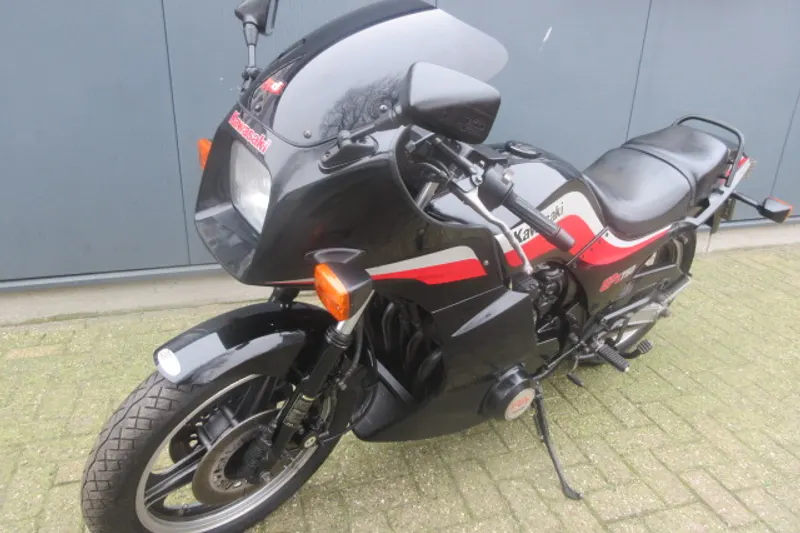Kawasaki GPZ 750 (1987)