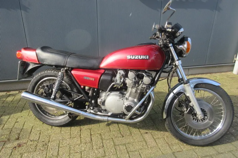 Suzuki GS 750 (1977)