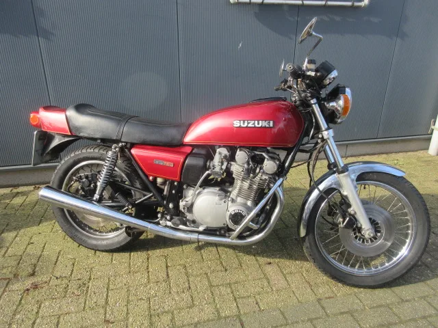 Suzuki GS 750 (1977) — foto 1