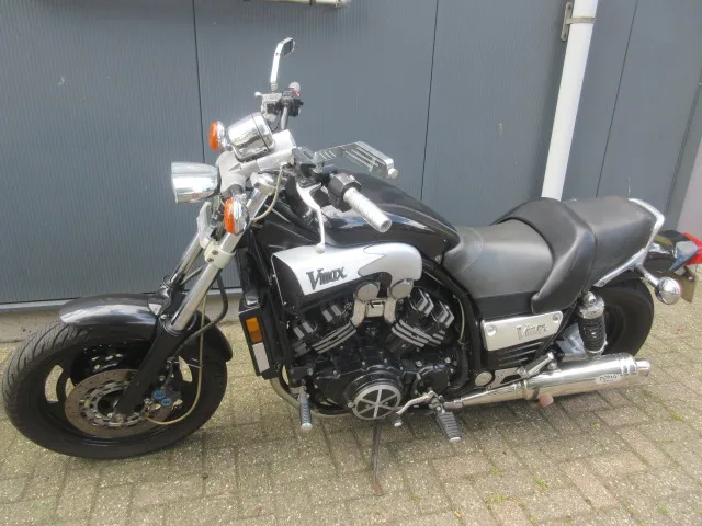 Yamaha VMX 1200 V-MAX (1995) — foto 1