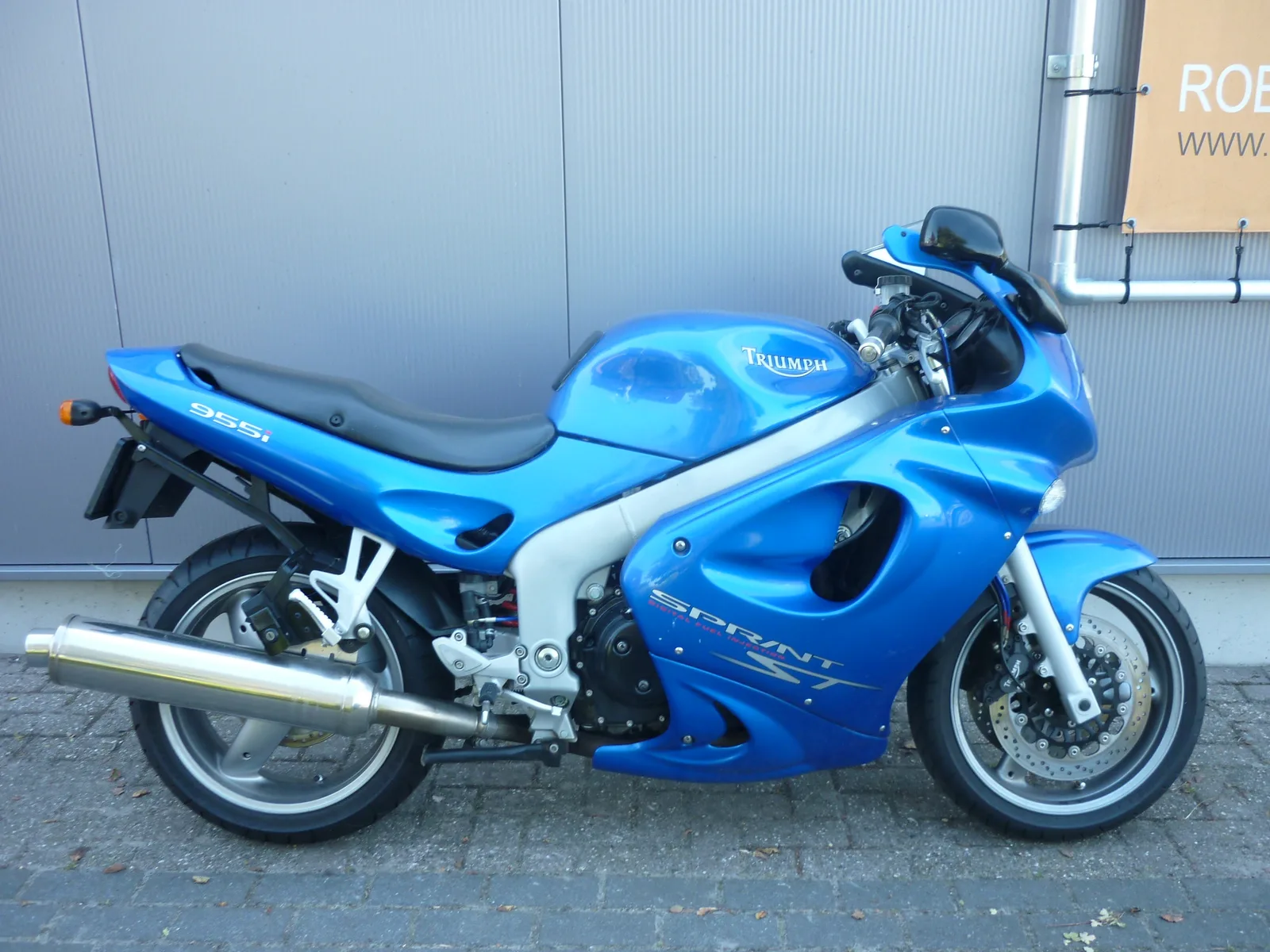 Triumph Sprint ST (2005) — foto 1