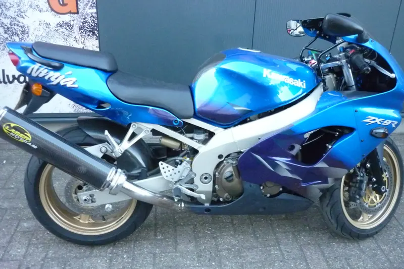 Kawasaki ZX-9R (1999)
