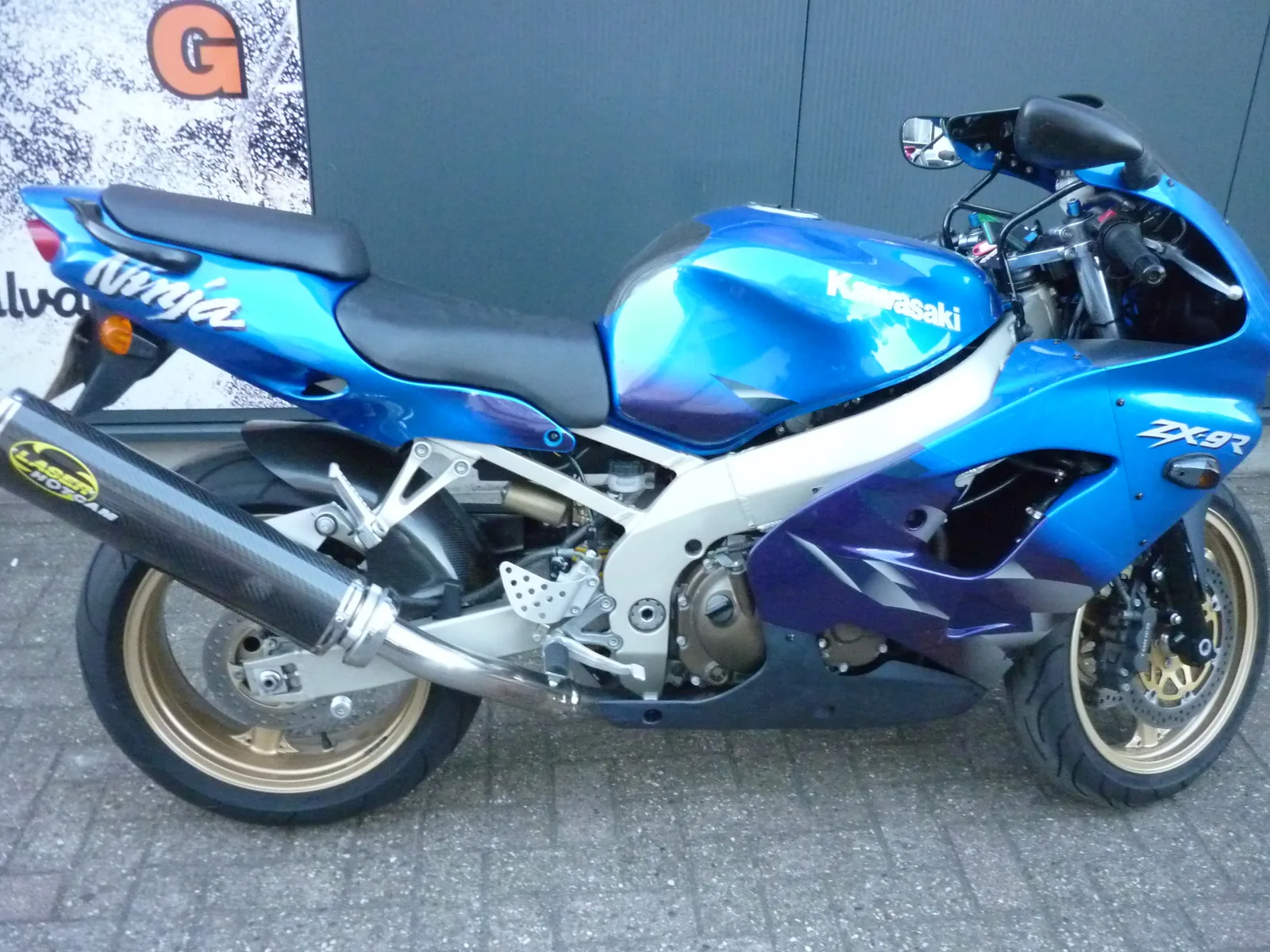 Kawasaki ZX-9R (1999) — foto 1