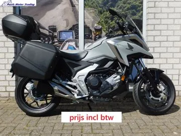 Honda NC 750 XA voorzien van 3 delige kofferset (2024) — foto 1