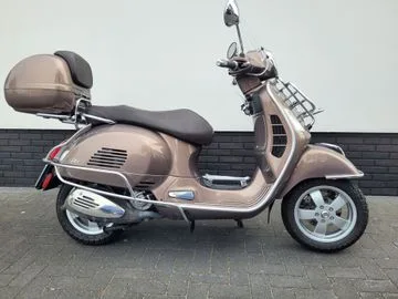 Piaggio GTS 300 IE touring -2017-Prachtige staat (2017) — foto 1
