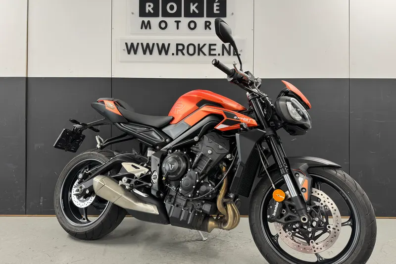 Triumph STREET TRIPLE R (2025)
