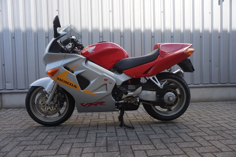 Honda VFR800 (2000)