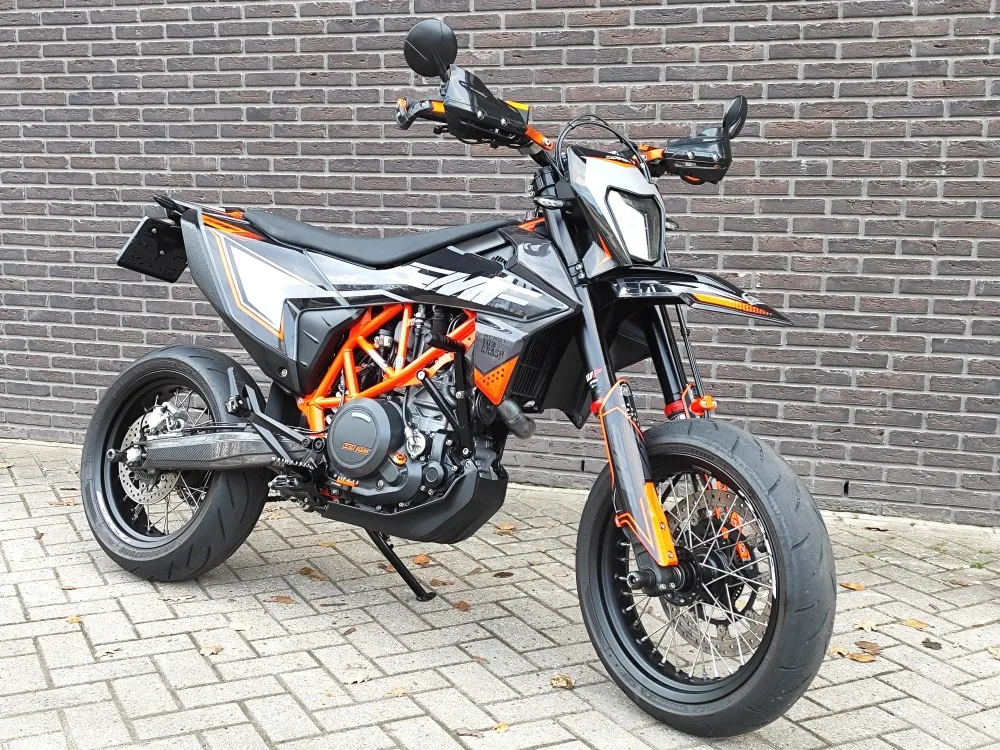 KTM 690 SMC (2022) — foto 1