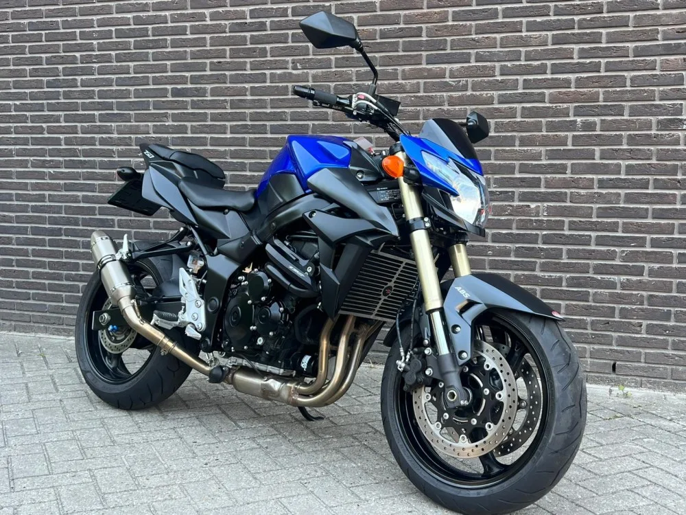 Suzuki GSR750 (2015) — foto 1