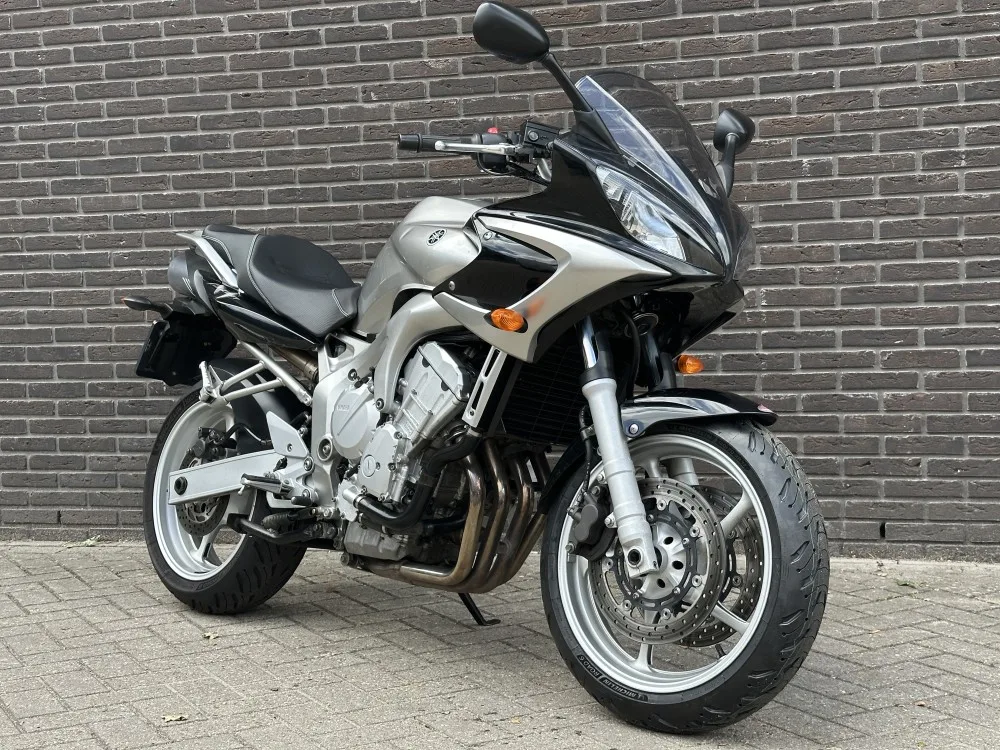 Yamaha FZ 6S Fazer (2004) — foto 1