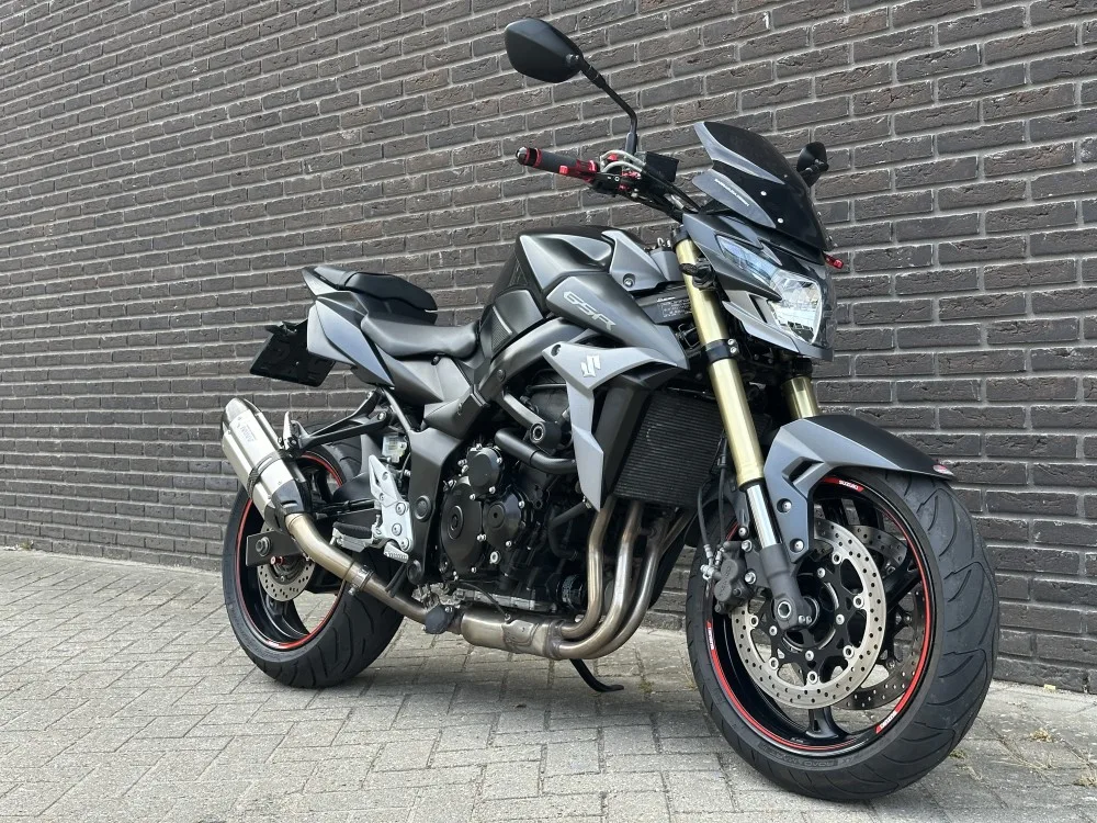 Suzuki GSR750 (2016) — foto 1