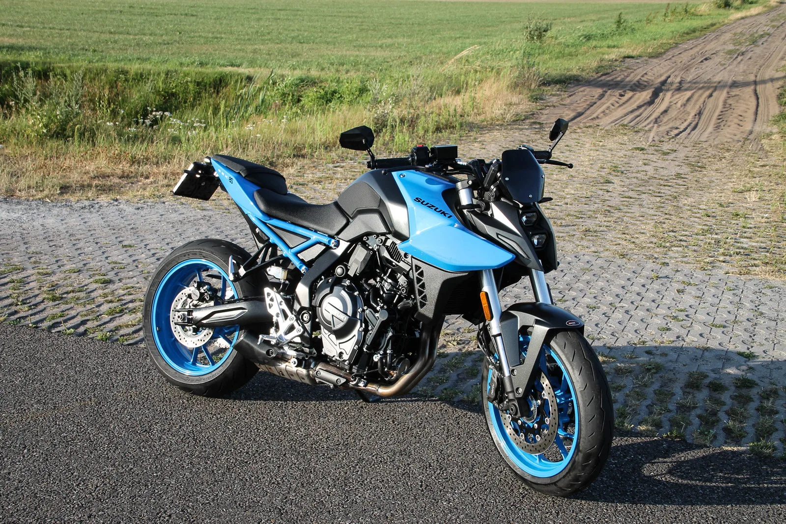 Suzuki GSX-8S (2024) — foto 1