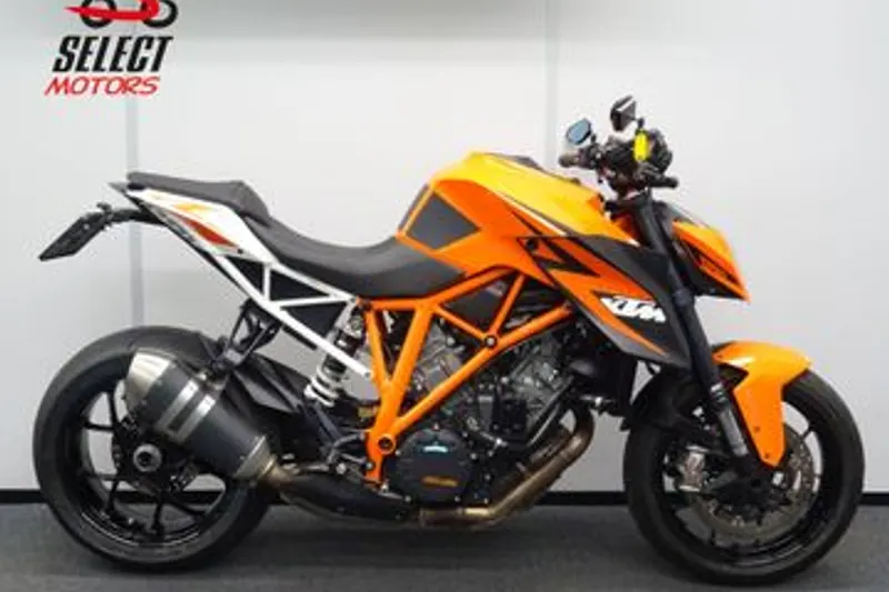 KTM 1290 SuperDuke R (2016)