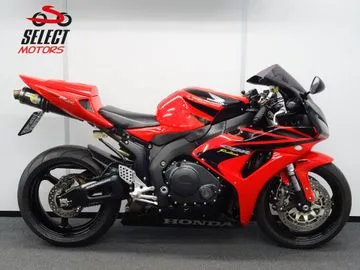 Honda CBR 1000 RR Fireblade (2006) — foto 1