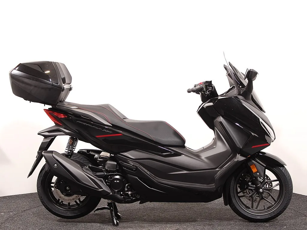 Honda Forza 350 (2026) — foto 1