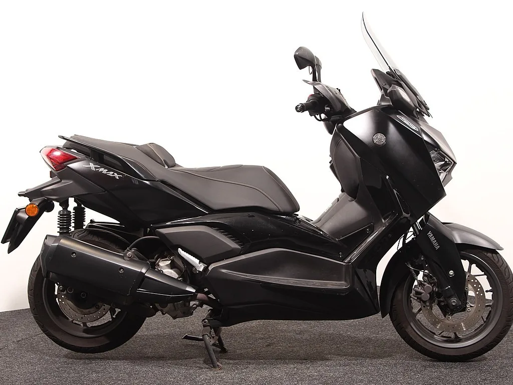 Yamaha Xmax 300 Tech MAX (2024) — foto 1