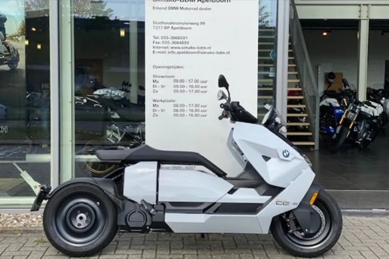 BMW CE 04 (2024)