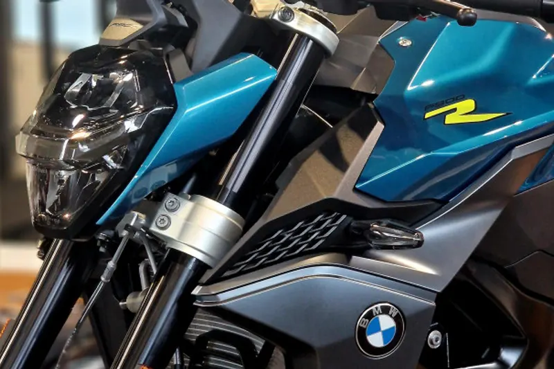 DE BMW F 900 R PULSE (0)